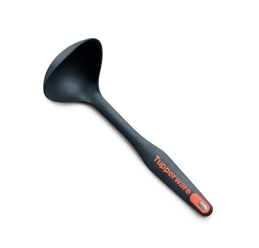 soepel zwart verbergt eventuele vlekken terwijl de steel van de soeplepel een eigen kleur heeft voor gemakkelijke herkenning in keukenlades.